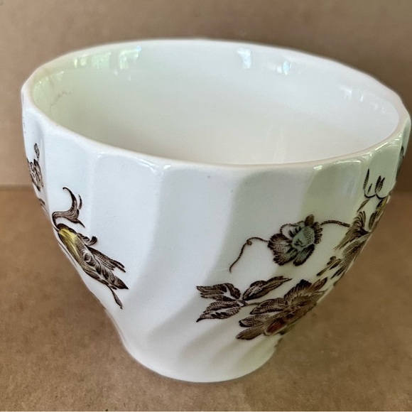 Vintage Johnson Brothers English Teacup in Stafforshire Bouquet Pattern - Picture 4 of 6